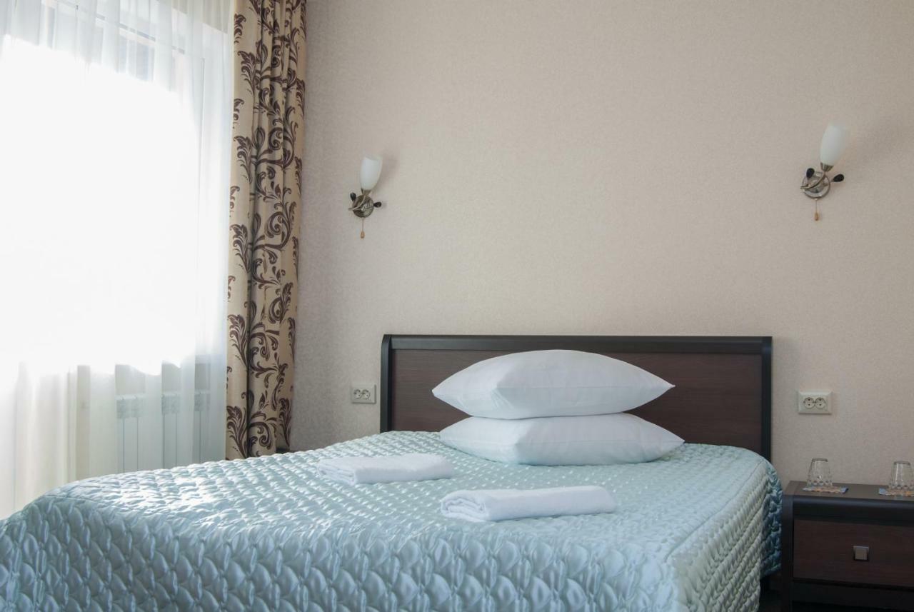 Veles Hotel โบรวารี ภายนอก รูปภาพ