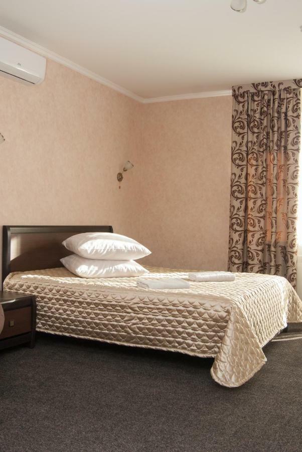 Veles Hotel โบรวารี ภายนอก รูปภาพ