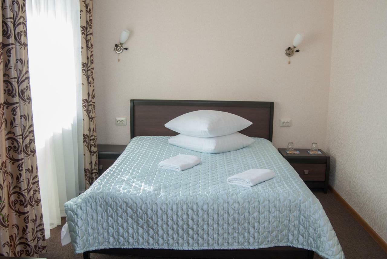 Veles Hotel โบรวารี ภายนอก รูปภาพ
